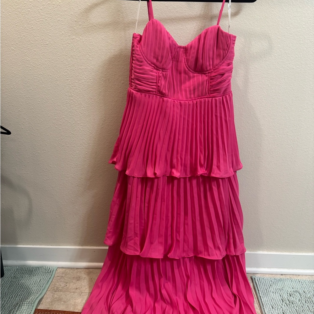Lulu's Pink Pleated Tiered Midi Dress Sweetheart Spaghetti Strap - Picture 3 of 3